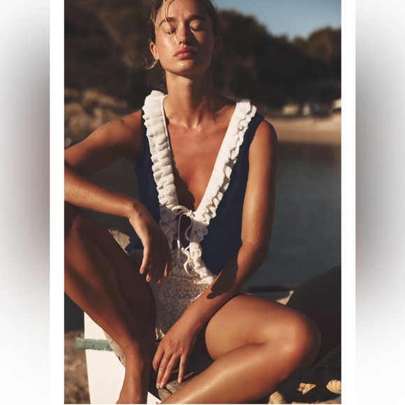 Zara Tops - ZARA CONTRAST KNIT RUFFLE VEST TOP